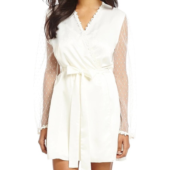 Flora Nikrooz Showstopper Robe - Picture 1 of 9